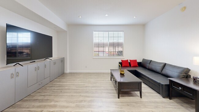 10225 King Henry Ave unit 102, Las Vegas, NV 89144 - photo 2