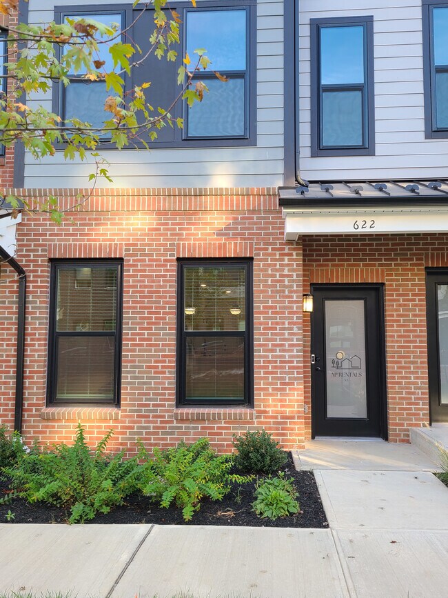 622 Sadie Cir, New Brunswick, NJ 08901