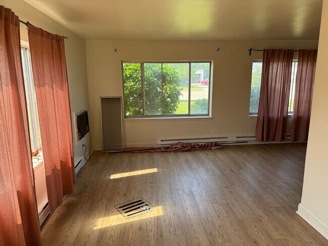 2555 E Ballard Rd unit 106, Des Plaines, IL 60016 - photo 5