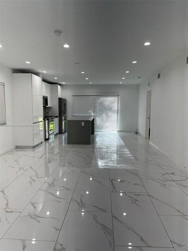 7902 SW 68th Ave, South Miami, FL 33143