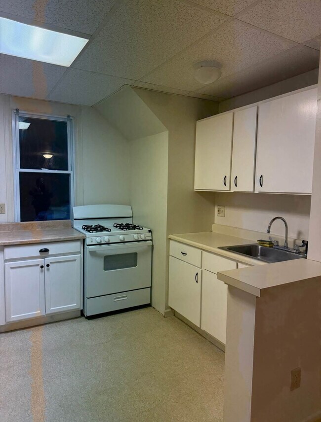 33 Lake St unit 1, Stamford, NY 12167 - photo 5