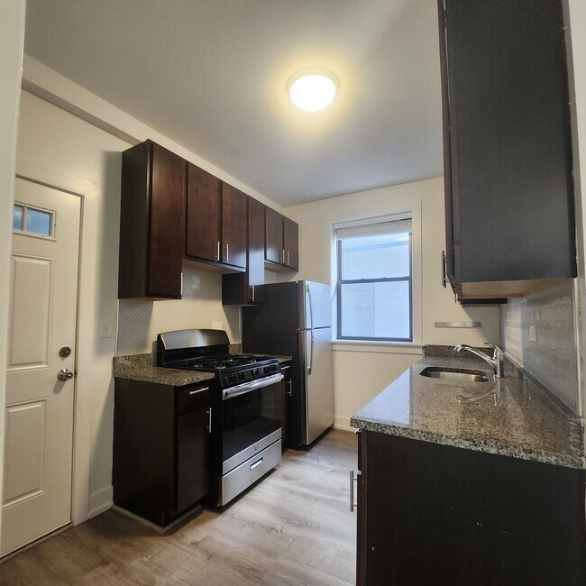 820 W Waveland Ave unit 1, Chicago, IL 60613 - photo 2