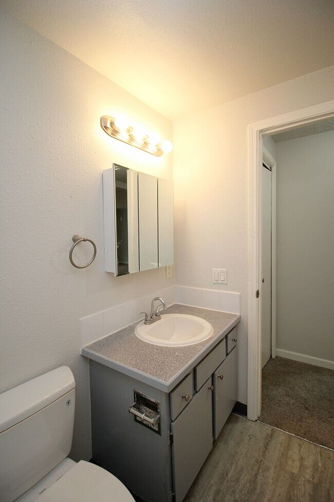 5704 SW Beaverton Hillsdale Hwy unit 8, Portland, OR 97221 - photo 7