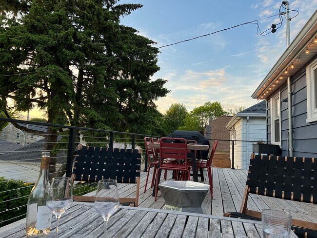 4479 N Woodburn St unit Woodburn Upper Duple, Shorewood, WI 53211 - photo 6