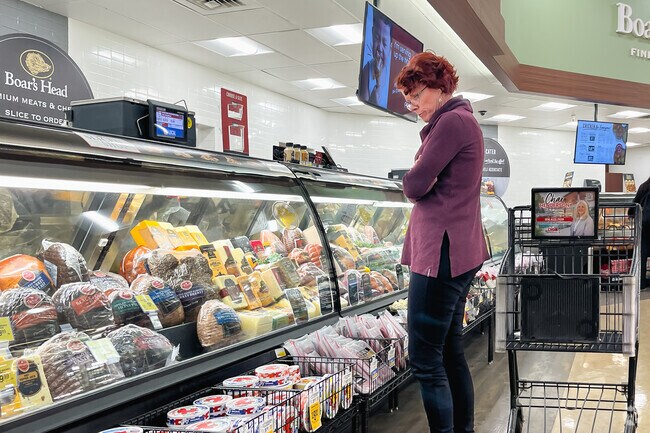 The Safeway deli has the finest choices in Lincoln Oaks.