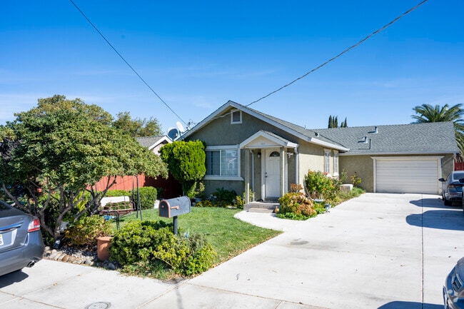 Single-story homes with small yards are typical in the neighborhood of Bay Point West.