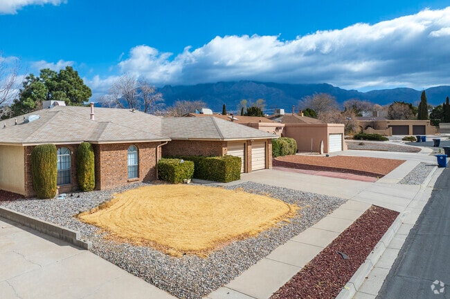 Most homes in Cherry Hills are ranch-style houses.