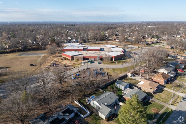 The student population of Jeffersontown Elementary is 630 and the school serves K-5.