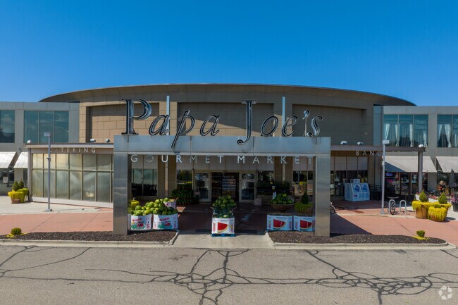 Papa Joe's is 10 minutes from Oakland and offers produce, market items, and a wine room.