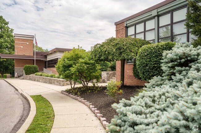 Thoughtful landscaping can be seen throughout Scenic Hills Elementary School's campus.