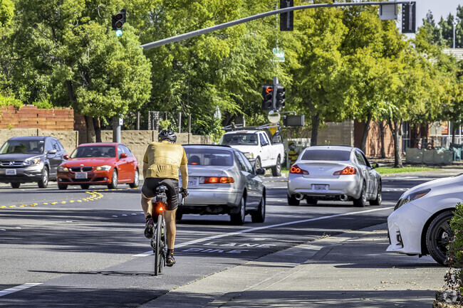 There are many bike lanes throughout the neighborhood of Foothill Junction.