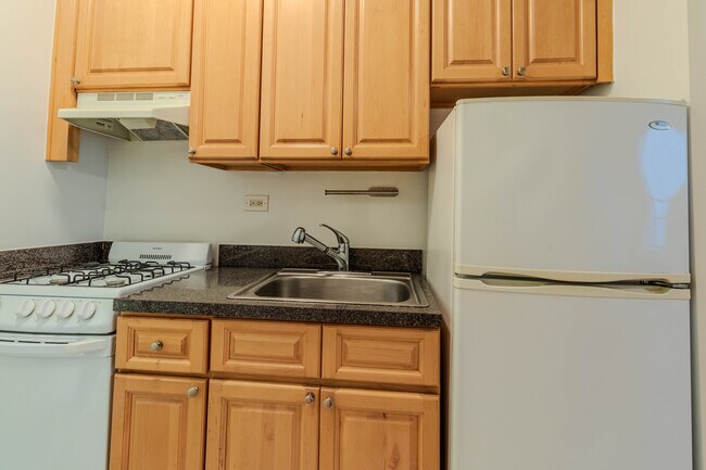 321 E 51st St unit 1, New York, NY 10022 - photo 6