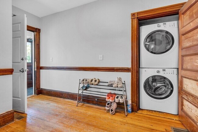 160 Saint Alphonsus St unit 2, Boston, MA 02120 - photo 5