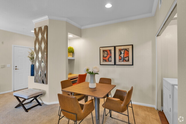 1BR, 1BA - 792SF - Dining Area