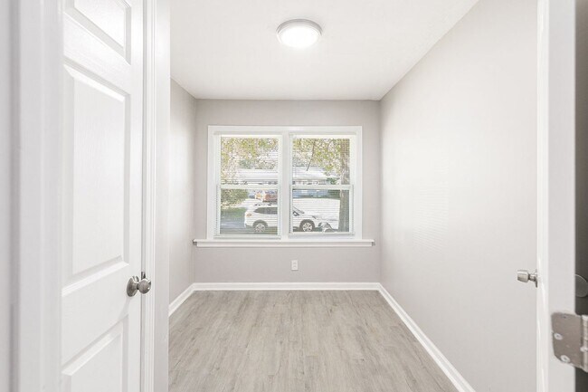 215 Midlothian Rd, Saint Louis, MO 63137 - photo 5