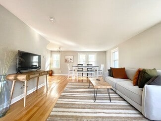 13 Krampf Cir, Brunswick, ME 04011