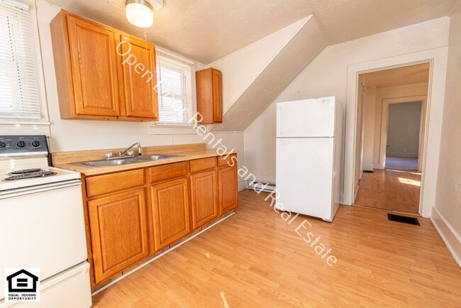 608 Anderson Ave unit 608 1/2 Anderson, Fort Wayne, IN 46805 - photo 5