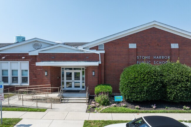 The student-teacher ratio at Stone Harbor Elementary School is 8 to 1.
