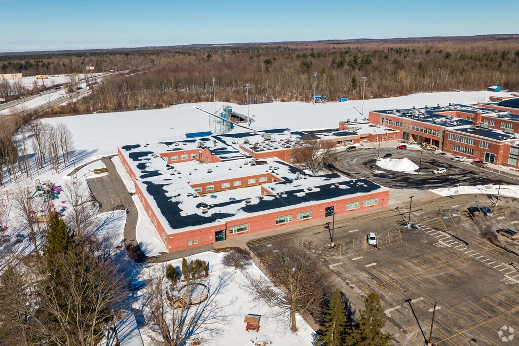 Sandy Creek Elementary in Sandy Creek has a student-teacher ratio of 14 to 1.
