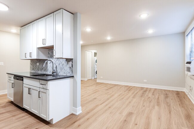 520 W Aldine Ave unit 409, Chicago, IL 60657 - photo 4