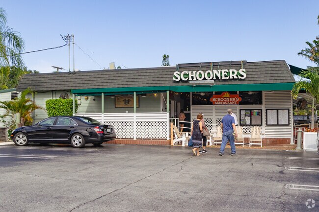 Jupiter Dunes locals come to Schooners for a great happy hour.