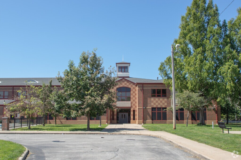 Memorial School provides education in the neighborhood of 
North Collinwood
