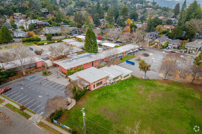 Wade Thomas Elementary School is located in San Anselmo.