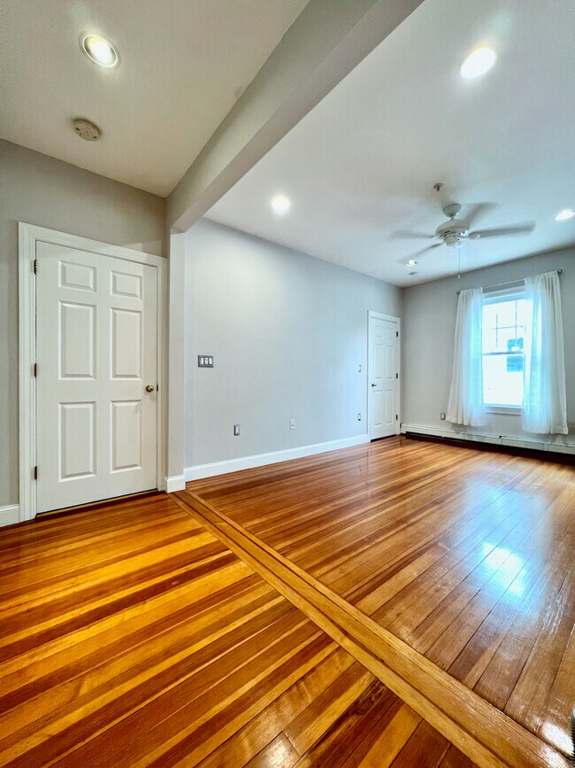 102 Salem St unit 2R, Malden, MA 02148 - photo 5