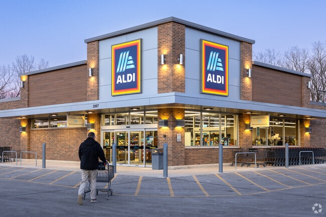 Aldi near Laural Valley makes grocery shopping a cinch.