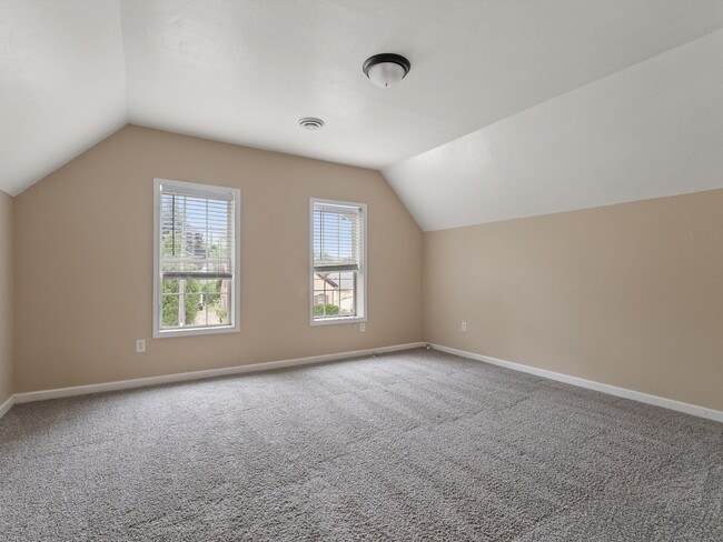 720 Pine St unit Upper, Manitowoc, WI 54220 - photo 4