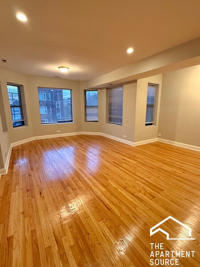 6915 S Paxton Ave Unit 2, Chicago, IL 60649