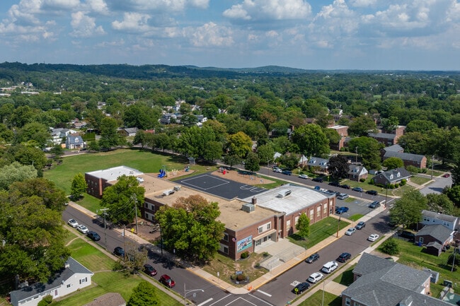 Franklin Elementary School receveives a C rating on Niche.com serving grades PreK-4.