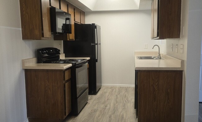 Hidden Village, Glendale, AZ 85302 - photo 5