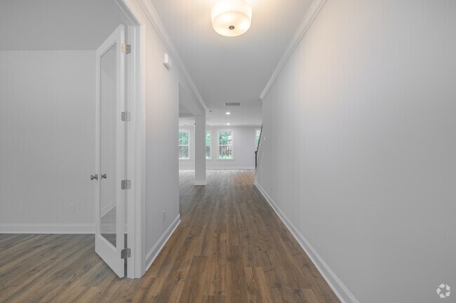 4BR, 3.5BA - 3,332SF - Entry