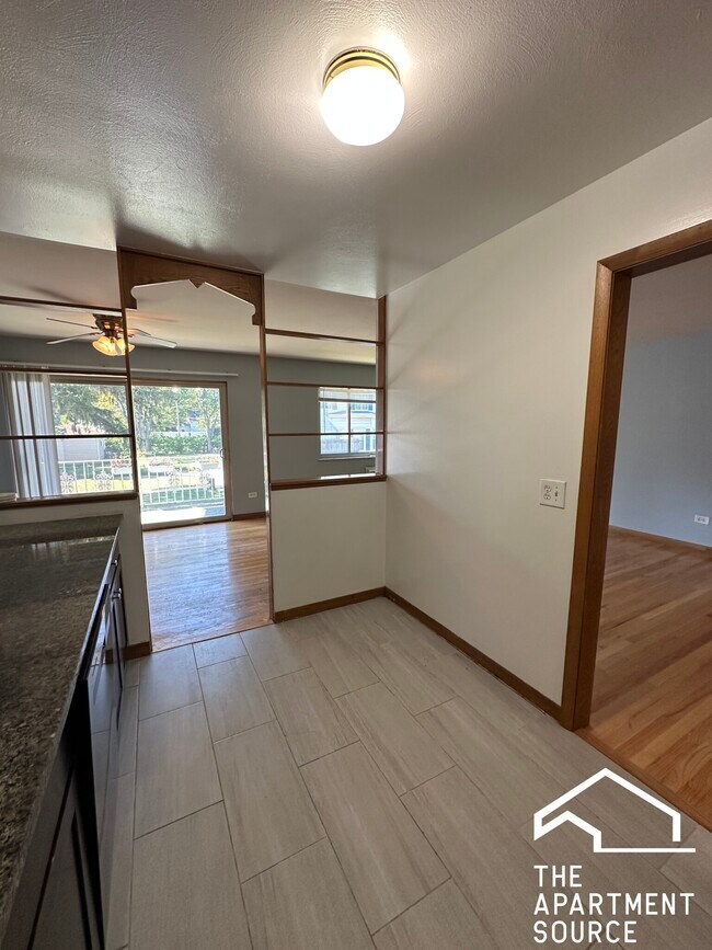 1004 S River Rd unit 301, Des Plaines, IL 60016 - photo 5