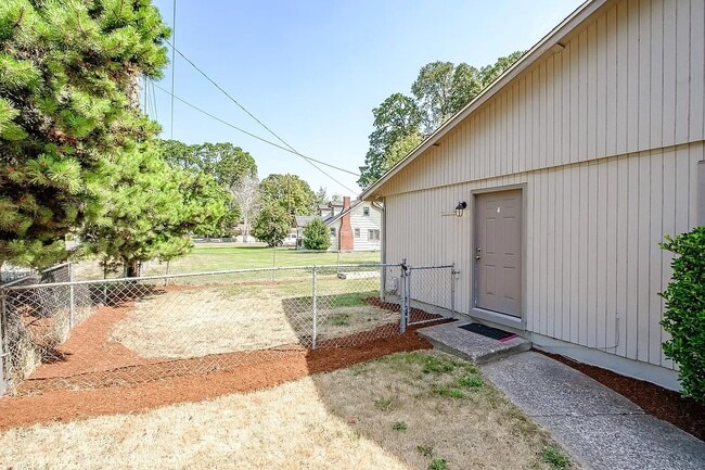 3609 White Oak Ct NE, Salem, OR 97305 - photo 3