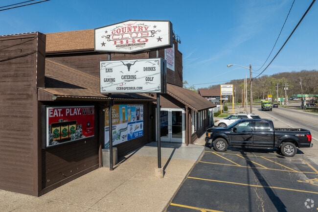 Country Club BBQ is a popular lunch and dinner spot in Sterling Oaks.