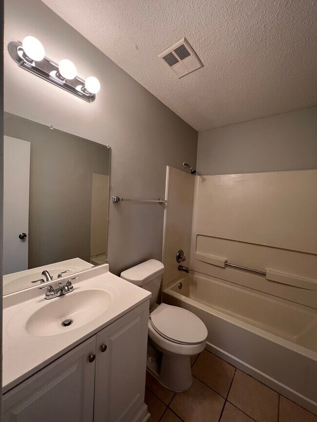 6270 Jamestown Dr, Horn Lake, MS 38637 - photo 7