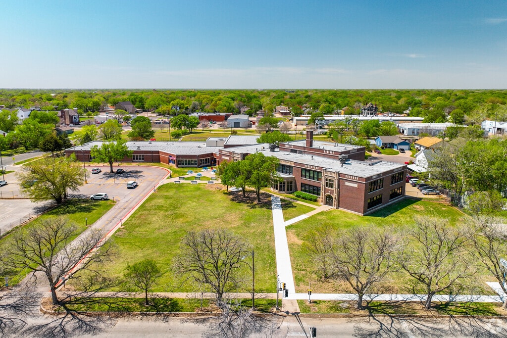 Park Elementary Schools in Midtown Wichita excels its students academically.