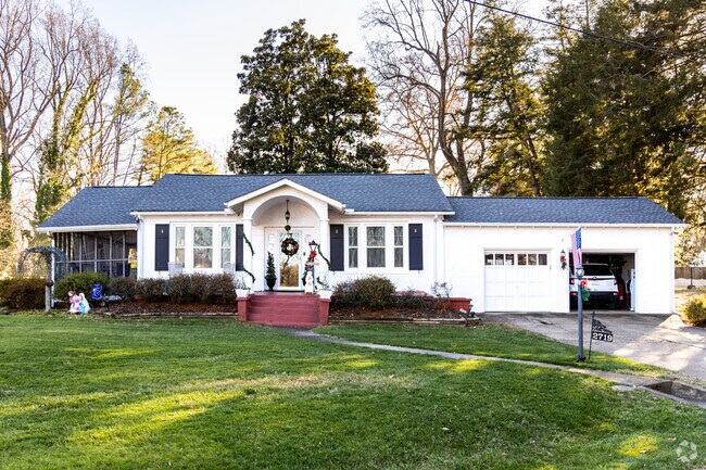 Ranch homes line the streets of Bensley.