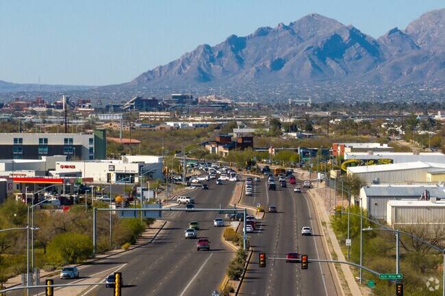 Las Vistas is just a short drive from downtown Tucson.