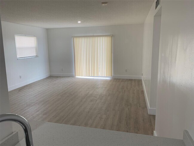 4121 Stirling Rd unit 401, Davie, FL 33314 - photo 6