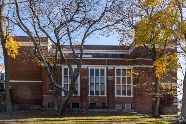 Hadley Elementary School has an overall grade of A- on Niche.