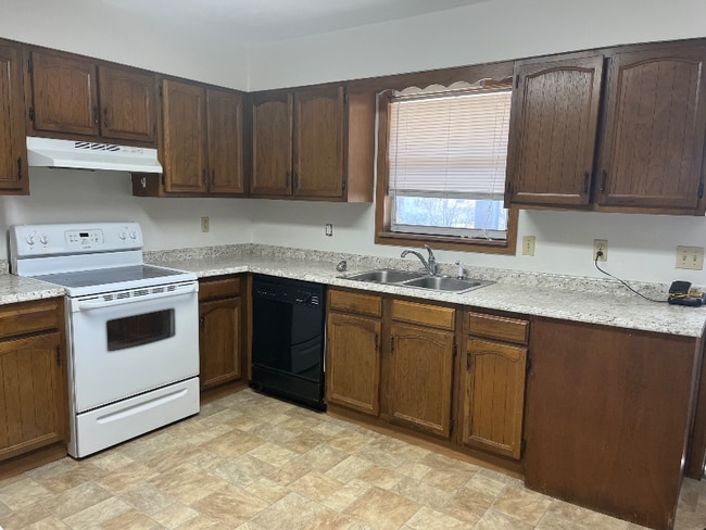 626 Lawnville Rd unit 4, Kingston, TN 37763 - photo 5