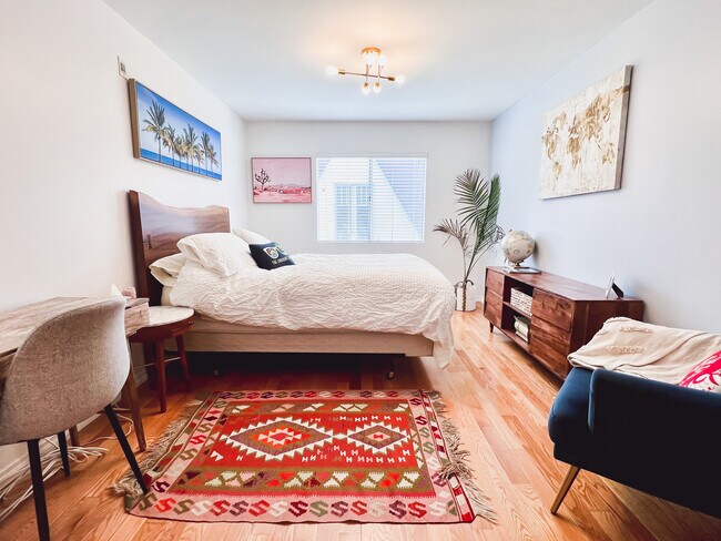 845 Brooks Ave unit 2, Venice, CA 90291 - photo 3