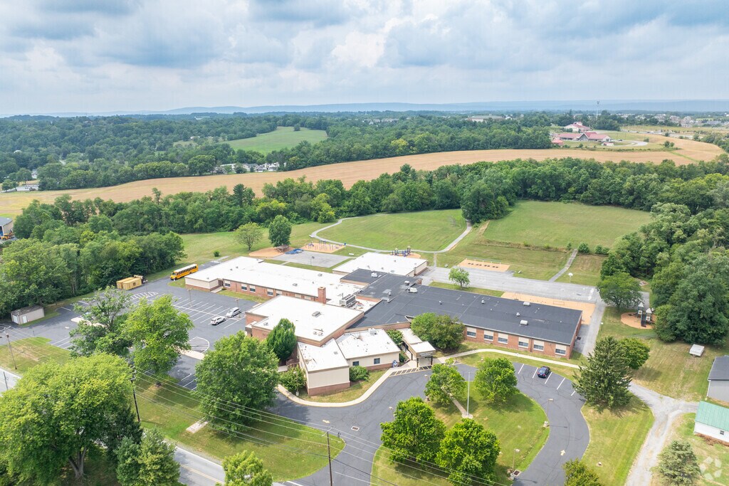 South Hanover Elementary School receives an overall A- grade from niche.com.