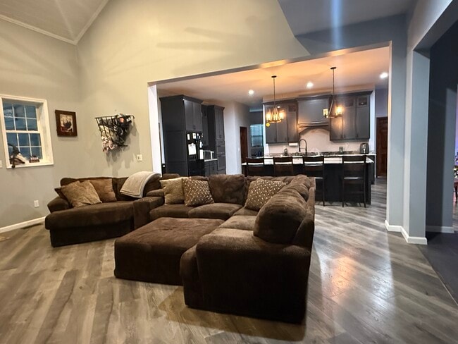 439 Chloe Rd, Pikeville, KY 41501 - photo 2