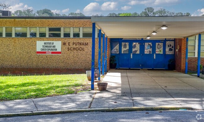 Putnam Middle school is an I Institute of Technology and Career Exploration for your children.