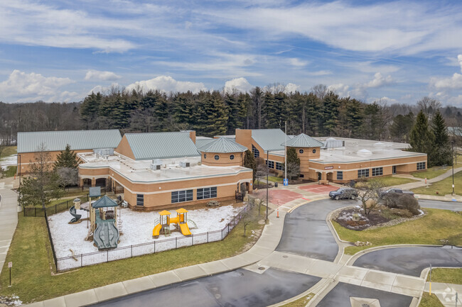 Bennett Woods Elementary School, Campus Overview-2