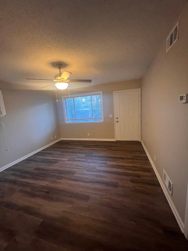 715 Reynolds St unit No. 2, Brunswick, GA 31520 - photo 3